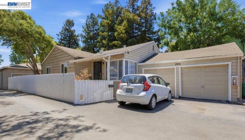 Photo of 882 W Tennyson Rd RD, Hayward, CA 94544 (MLS # 41135579)