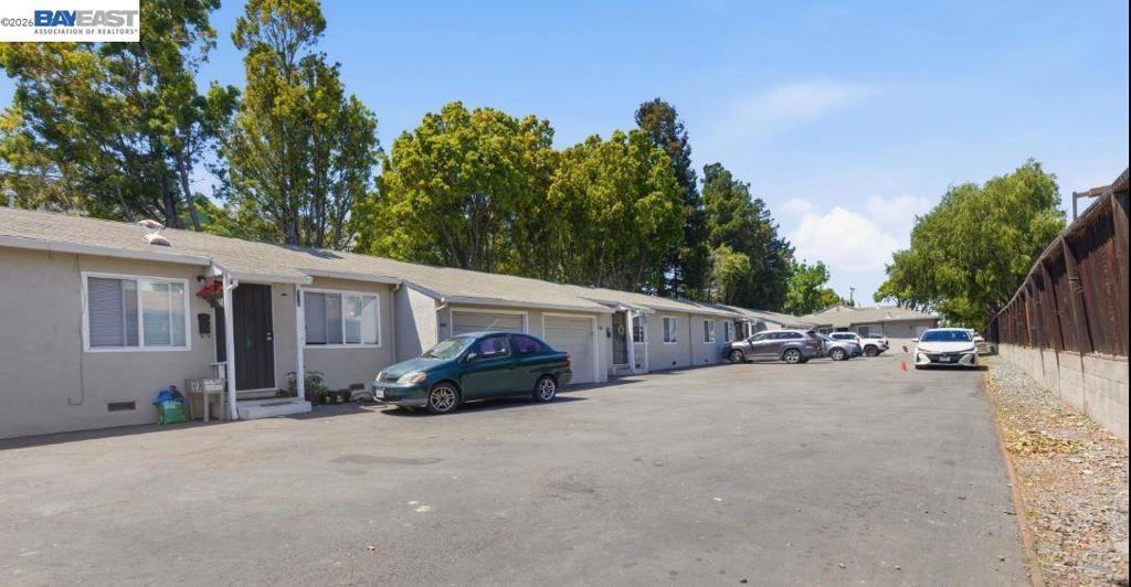 882 W Tennyson Rd