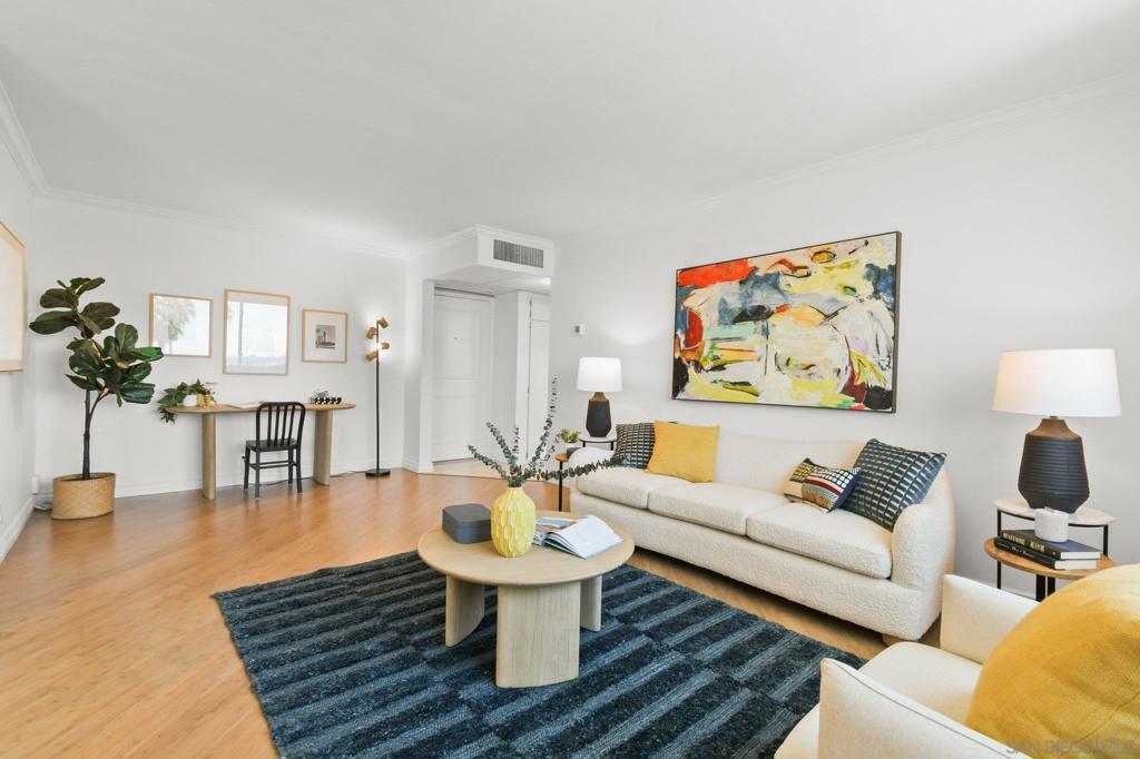 1907 Robinson Ave 304