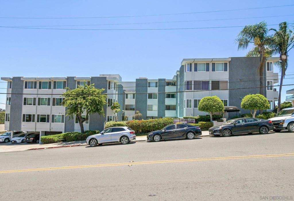 1907 Robinson Ave 304