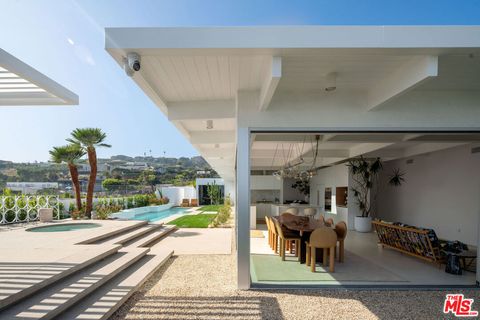 Photo of 1227 Tellem Drive, Pacific Palisades, CA 90272 (MLS # 25614397)