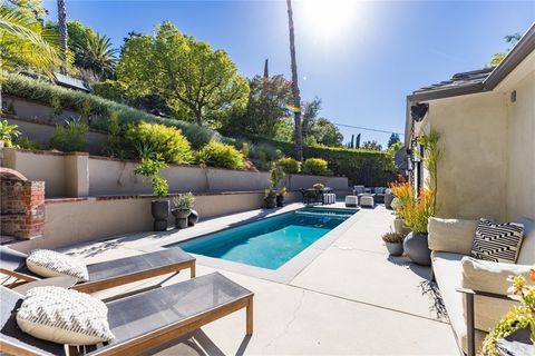 Photo of 14422 Valley Vista BLVD, Sherman Oaks, CA 91423 (MLS # SR26101174)