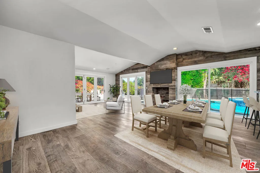 Studio City, California 91604, United States, 4 Bedrooms Bedrooms, ,4 BathroomsBathrooms,Residential,Active,201249