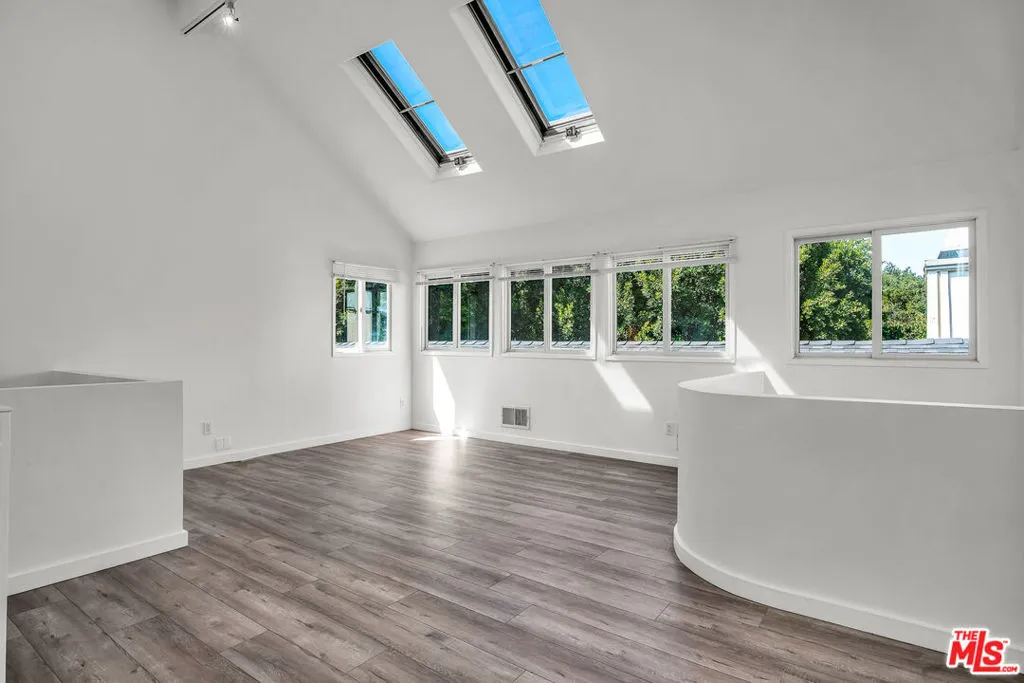 Studio City, California 91604, United States, 4 Bedrooms Bedrooms, ,4 BathroomsBathrooms,Residential,Active,201249