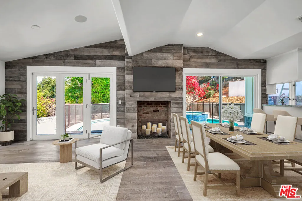 Studio City, California 91604, United States, 4 Bedrooms Bedrooms, ,4 BathroomsBathrooms,Residential,Active,201249