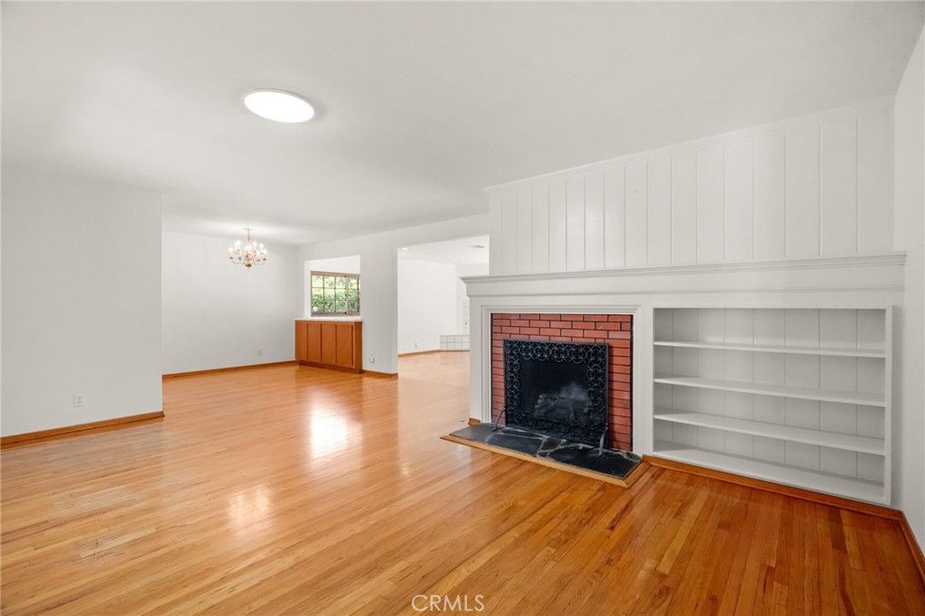 Photo of 5249 Ventura Canyon Avenue, Sherman Oaks, CA 91401 (MLS # SR25274292)