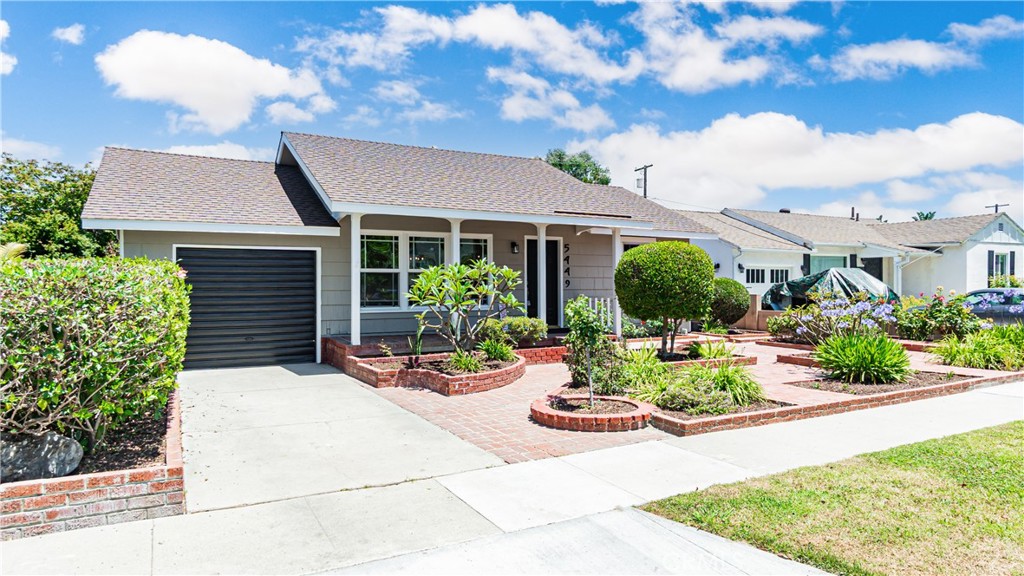 5449 E Fairbrook Street