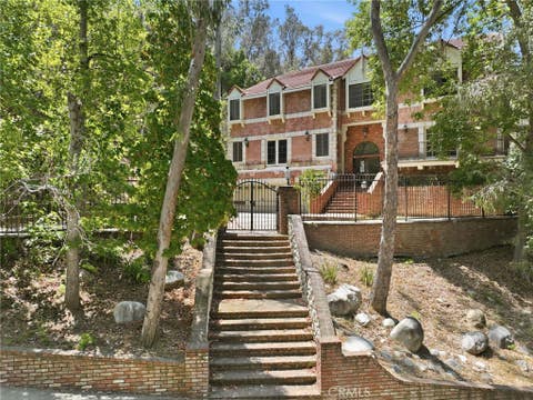 Photo of 3243 Iredell LN, Studio City, CA 91604 (MLS # PW26143439)