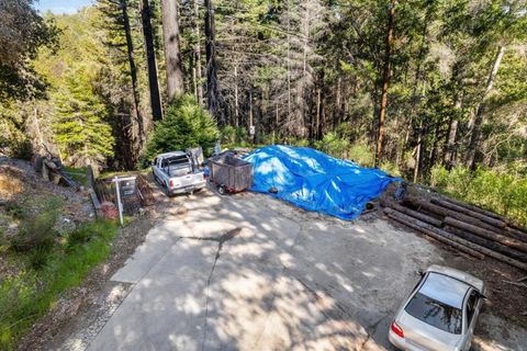Photo of 340 Everest Drive, Boulder Creek, CA 95006 (MLS # ML82047395)