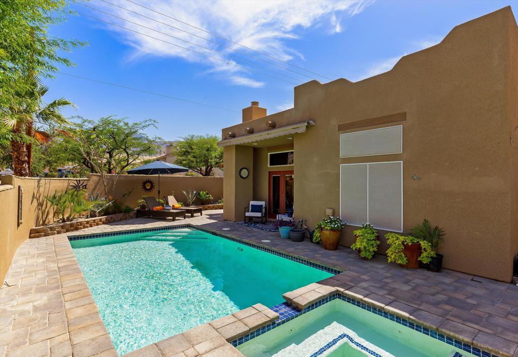 53745 Avenida Juarez