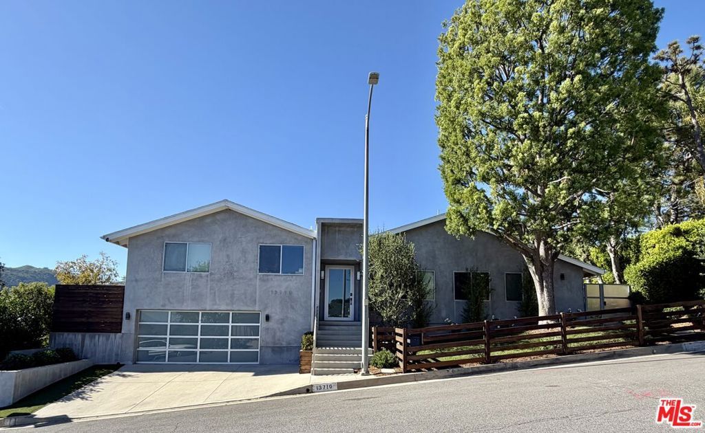 Photo of 13710 Bayliss Road, Los Angeles, CA 90049 (MLS # 26702355)