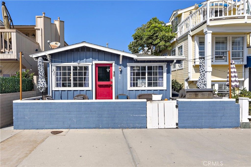 Photo of 121 30th Street, Newport Beach, CA 92663 (MLS # NP26054430)