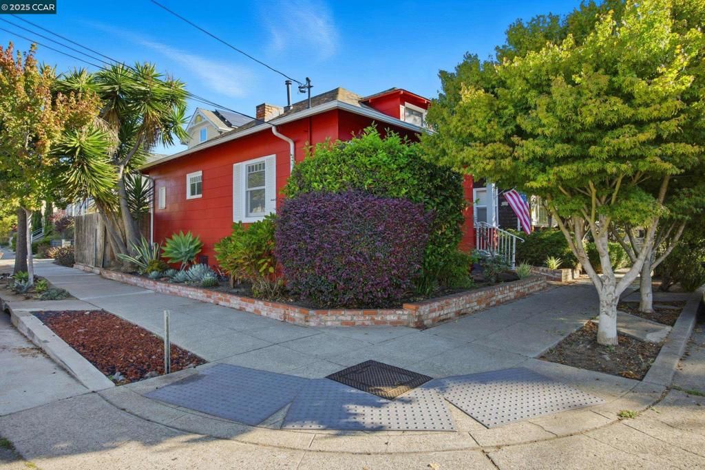 Photo of 901 San Antonio Ave Ave, Alameda, CA 94501 (MLS # 41115608)