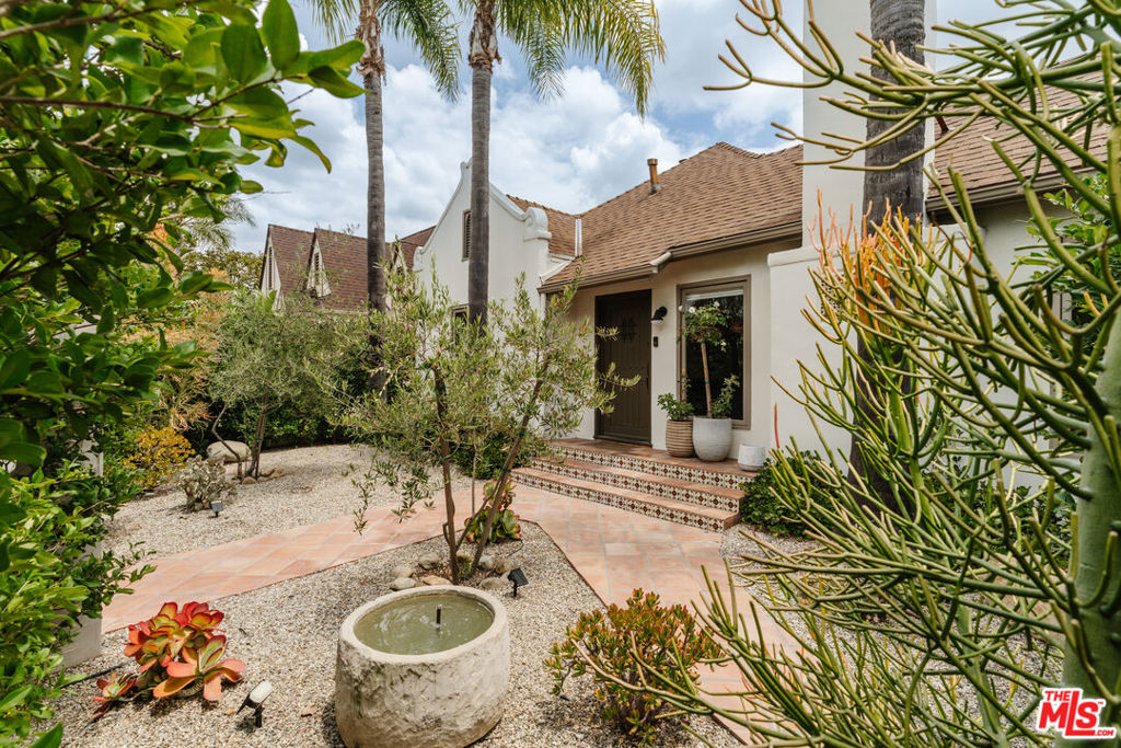 506 N Curson Avenue