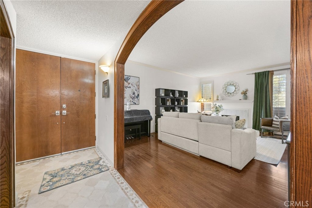 700 S Lake Avenue 109