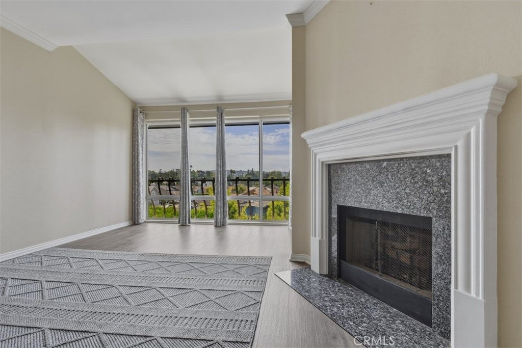 12830 Burbank 305