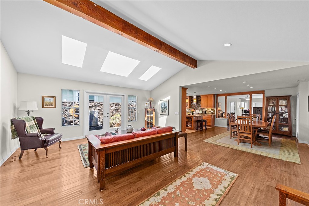 386 Los Altos Avenue