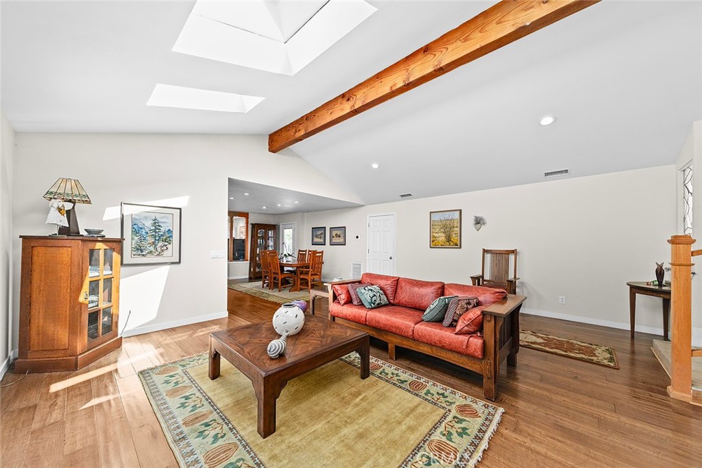 386 Los Altos Avenue
