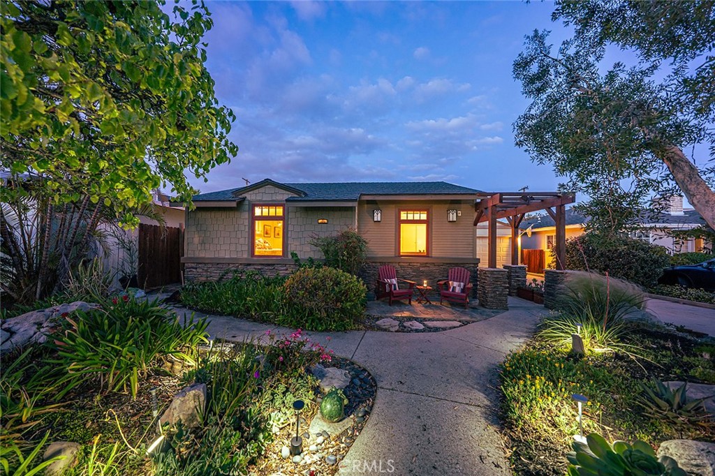 386 Los Altos Avenue