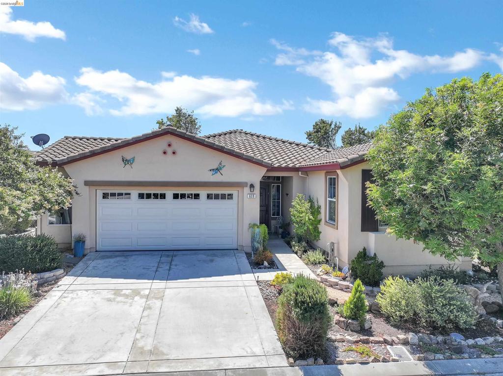 609 Twin Lakes Ln