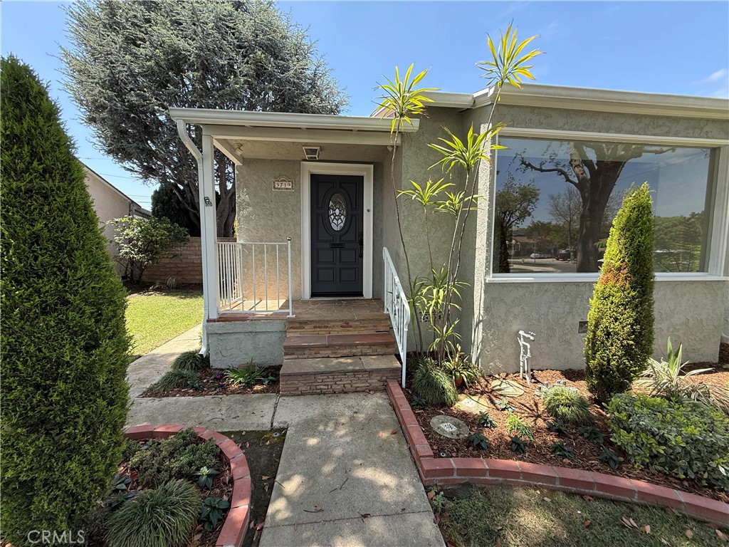 3719 N Greenbrier Road
