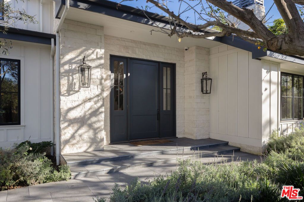 Photo of 550 Spoleto Drive, Pacific Palisades, CA 90272 (MLS # 26656171)