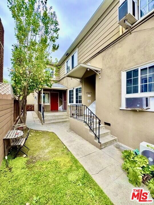 11926 Magnolia Boulevard 1/4