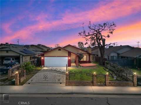 Photo of 813 Orangewood St, Bakersfield, CA 93306 (MLS # PI26037337)