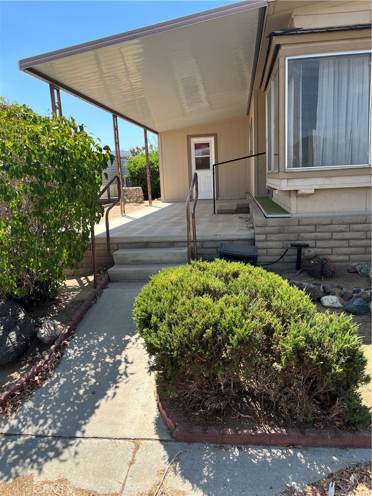 Very clean and well kept 2 bedrooms, 2 full baths in the desirable Gates of Spain Mobile Home Park. Large carpeted living room and dining room. Kitchen features nice formica counters, all Bosch appliances, ( refrigerator is GE ), with pantry. Kitchen flows nicely into family room with bar/ sink for entertaining. All new tile through out the home. Newly enclosed patio/sunroom with new slider, dual pane windows and floor. Very sizable master bedroom with cedar lined closets. Master bathroom with large soaking tub, dual sinks and separate shower. Laundry room with desk and closets. Covered front porch with mountain views and covered back patio with fenced yard for dog area. Come take a look.