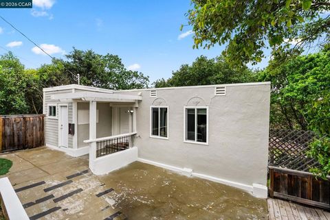 Photo of 2220 2220 S Crest Ave Ave, Martinez, CA 94553 (MLS # 41124710)