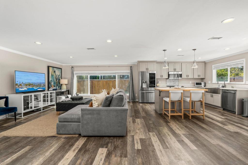 8347 Carlton Oaks Dr.