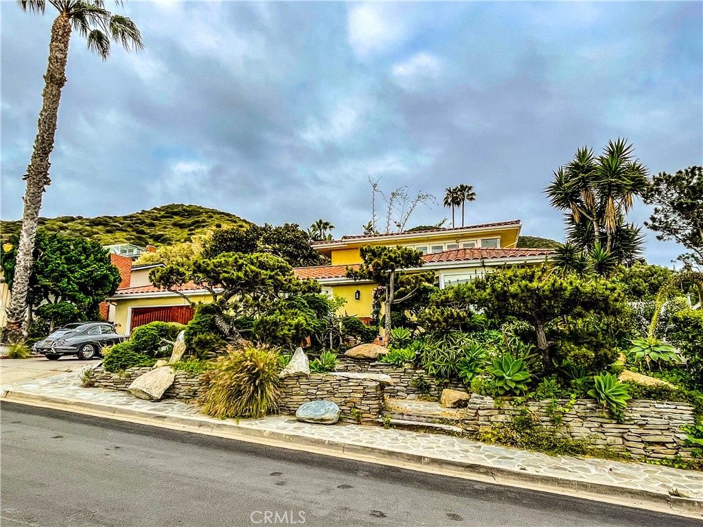 Photo of 30722 Marilyn Drive, Laguna Beach, CA 92651 (MLS # LG25059715)