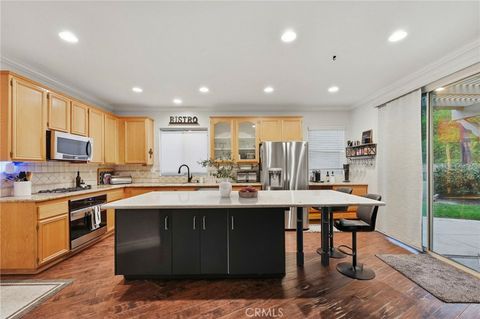 Photo of 28649 Silverking Trl, Saugus, CA 91390 (MLS # SR25260009)