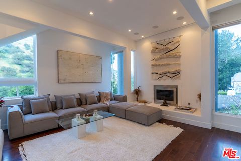 Photo of 1857 N Beverly Drive, Beverly Hills, CA 90210 (MLS # 25620585)