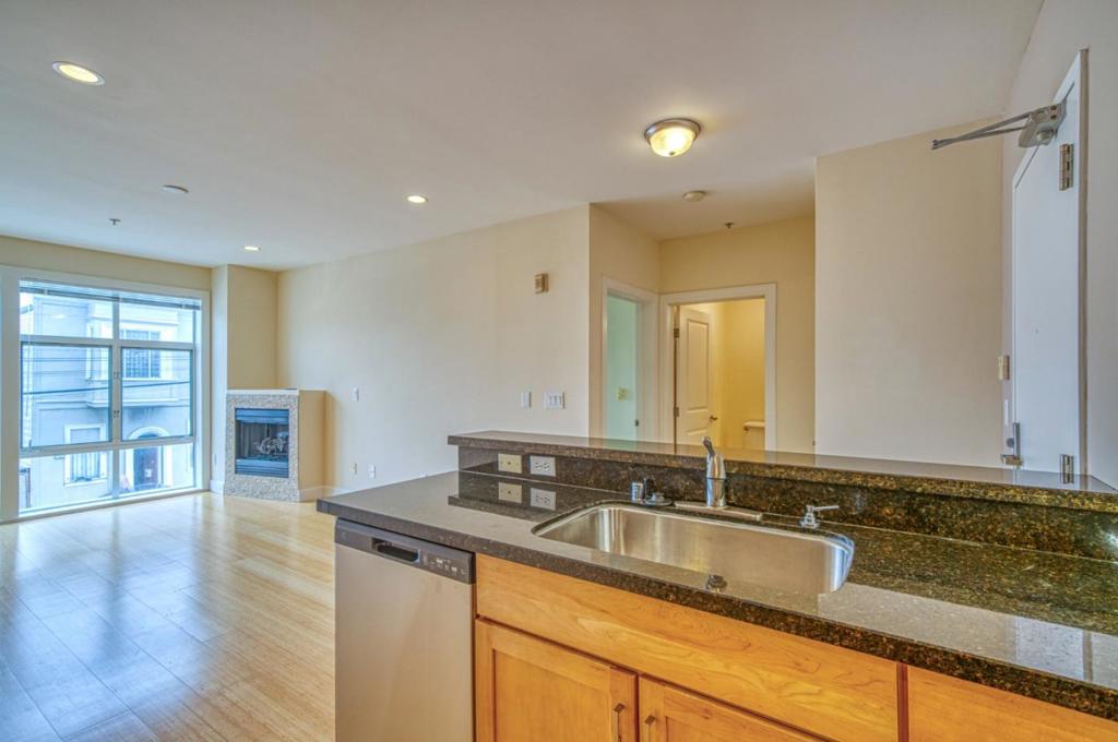 Fantastic two level condo in ideal location. One bedroom, one and half bathrooms. Live/work style unit with an entrance on each level. Upstairs you'll find the main living area with the full kitchen, bedroom, full bathroom and fireplace. Downstairs holds a large open area with a half bathroom. Washer and dryer hookups. One car parking via lift system. Common patio. Very easy access to 280, Mission St, and BART. Great value!