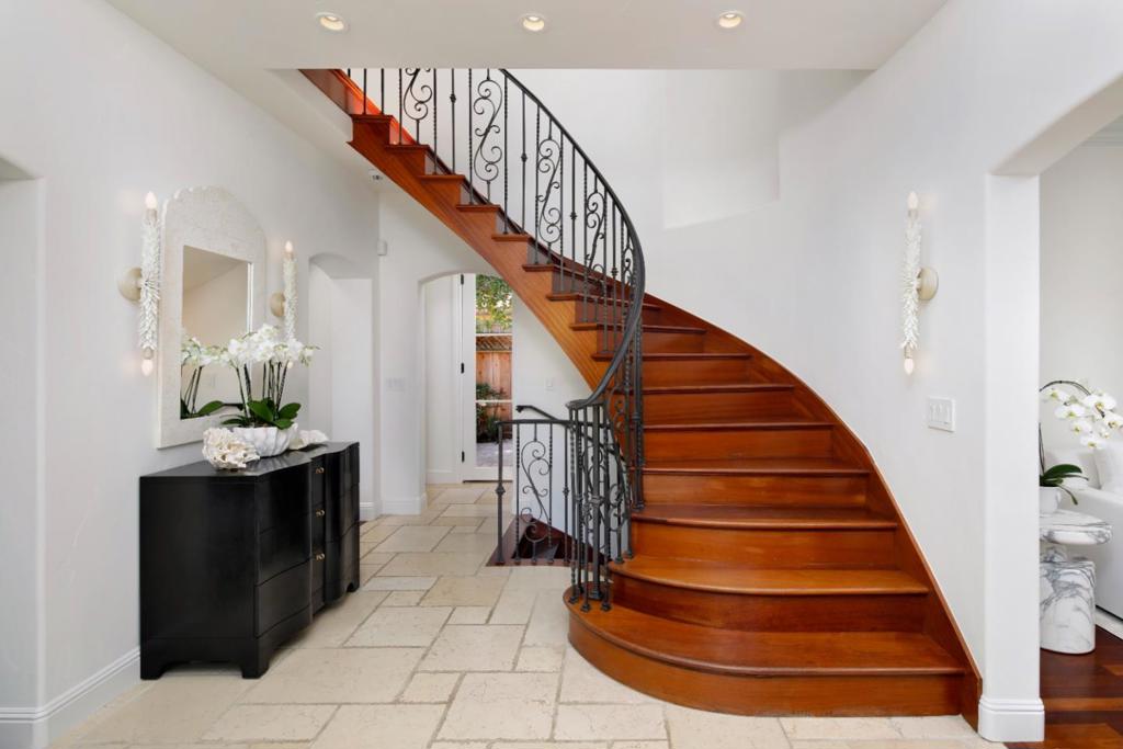 23 Almendral Avenue
