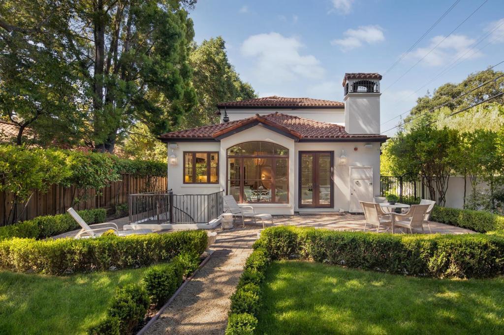 23 Almendral Avenue