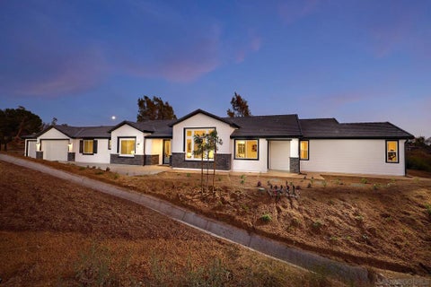 Photo of 39301 Corte Venture, Temecula, CA 92592 (MLS # 260025386SD)