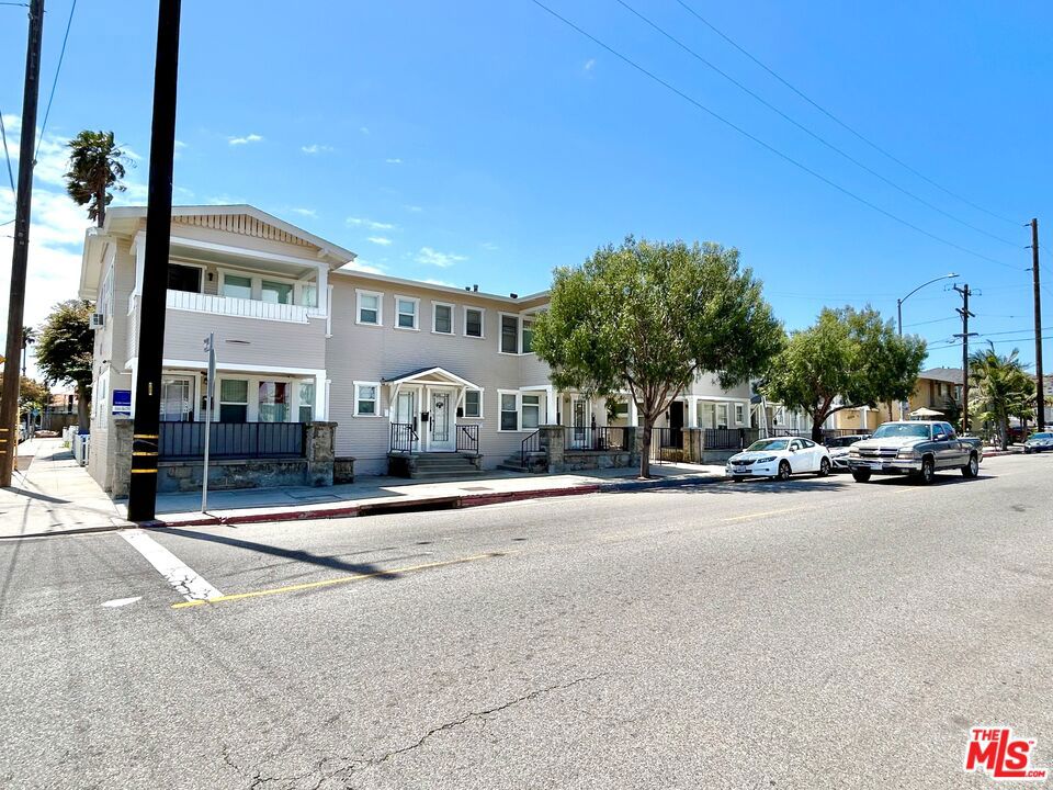 409 W 22nd Street