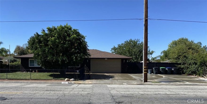 Beautiful 4 bedrooms 2 baths home in Hemet. No HOA on this property. It boasts plenty of parking space. RV space available. Gorgeous kitchen with natural skylights.  It's a MUST see.