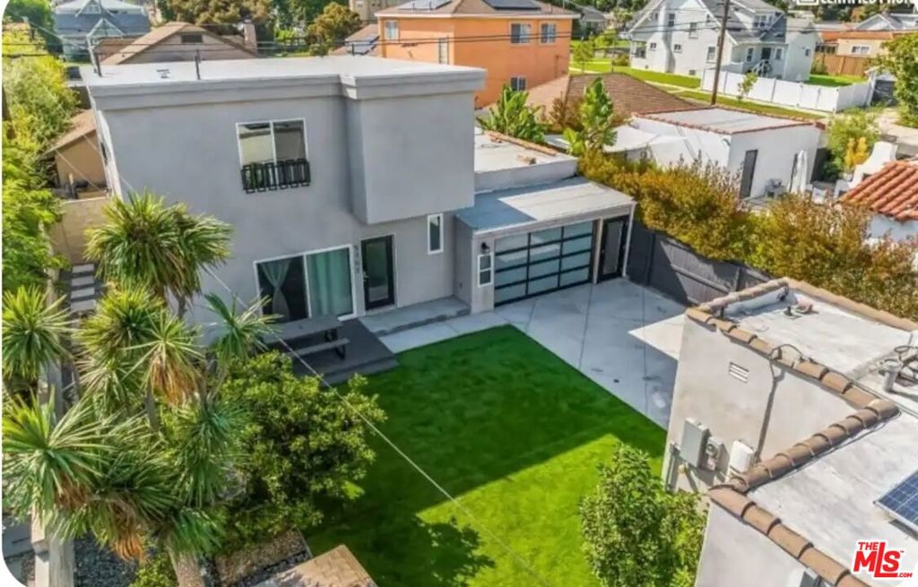 Photo of 5705 West Blvd BLVD, Los Angeles, CA 90043 (MLS # 26869231)