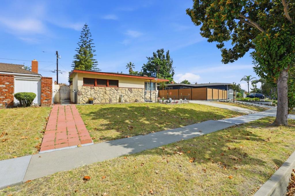 3121 N Los Coyotes Diagonal, Long Beach CA 90808