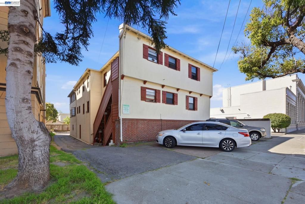 712 Santa Clara Avenue