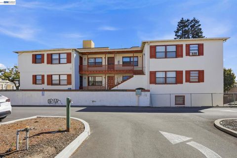 Photo of 712 Santa Clara Avenue Ave, Alameda, CA 94501 (MLS # 41131227)
