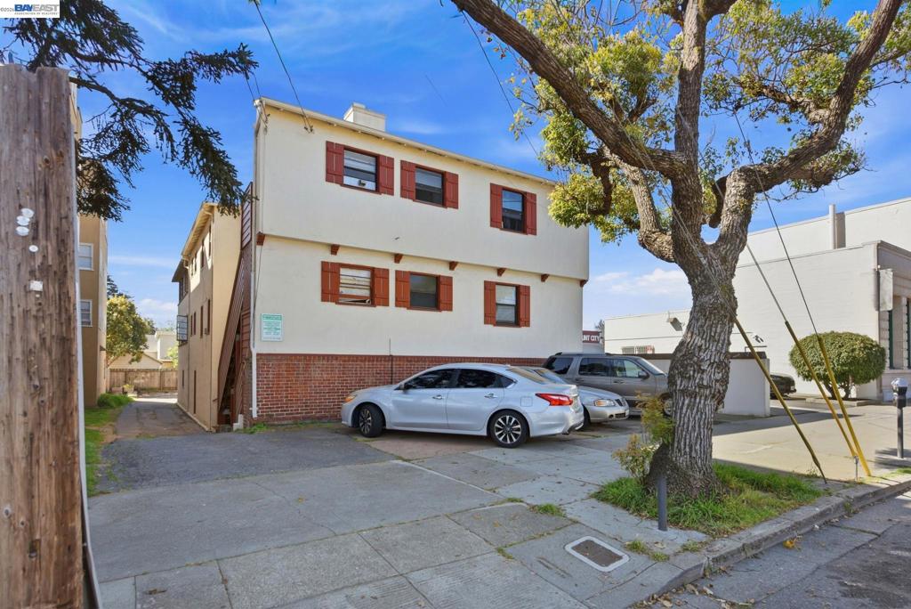712 Santa Clara Avenue