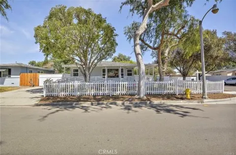 400 Diana Place, Fullerton, CA 92833 - MLS#: DW26056595