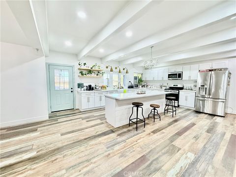 Photo of 21868 Isatis Avenue, Apple Valley, CA 92307 (MLS # CV25252136)