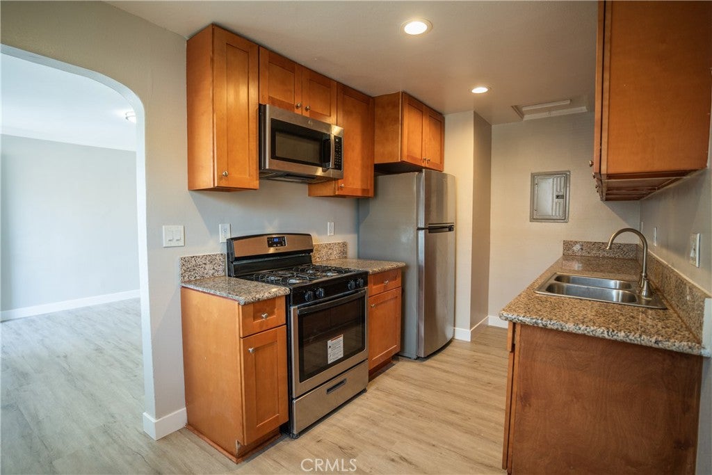706 W 90th