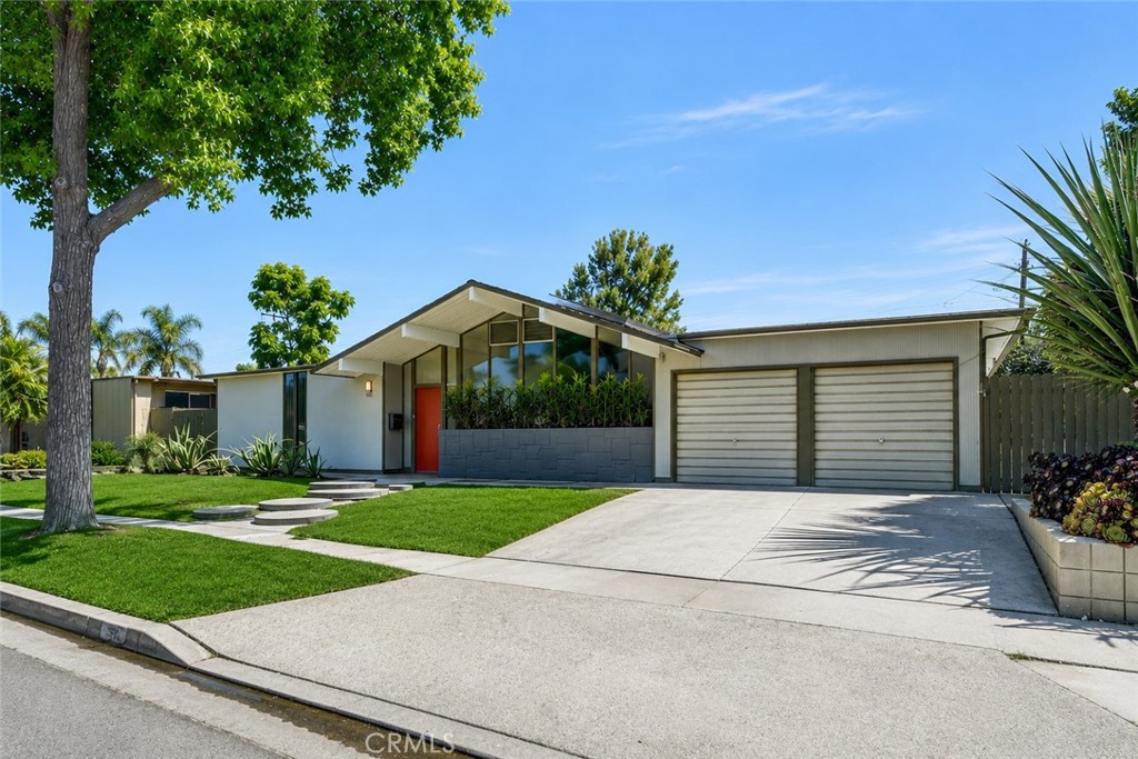 610 E Briardale