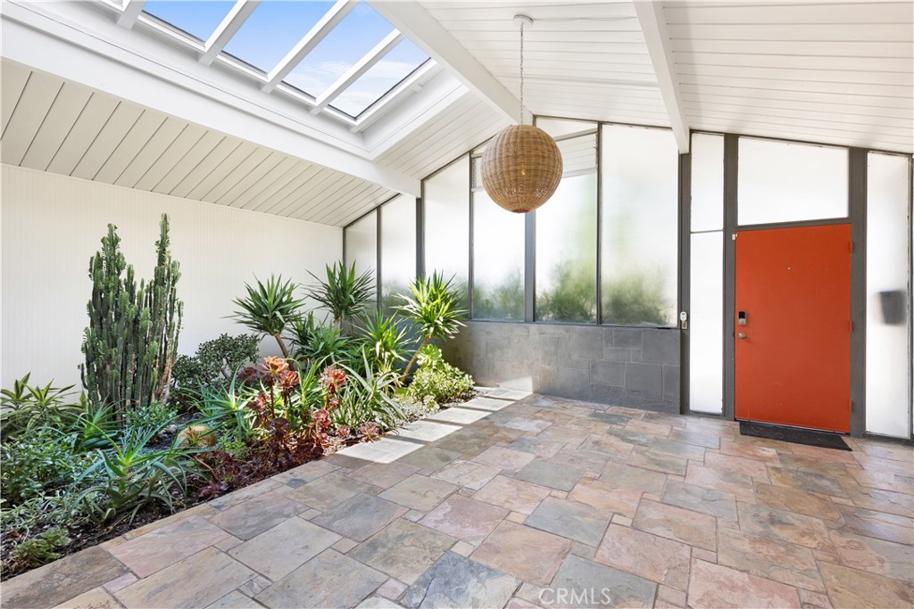 610 E Briardale